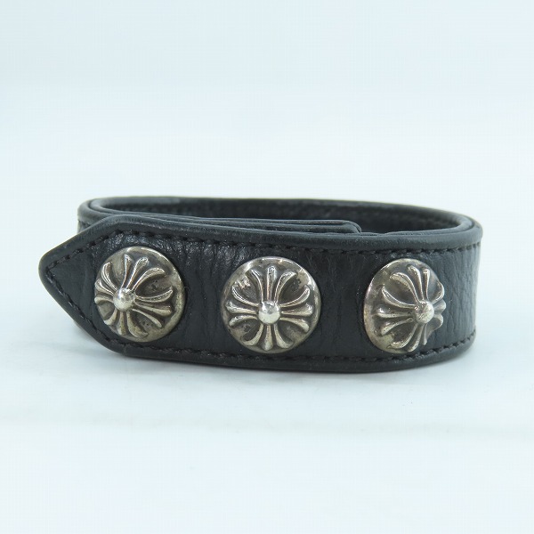 実際に弊社で買取させて頂いたCHROME HEARTS/クロムハーツ 3ボタン2スナップ レザーブレスレット/クロスボタンの画像 1枚目