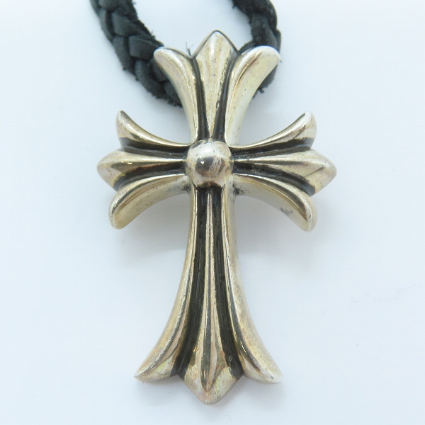 実際に弊社で買取させて頂いたCHROME HEARTS/クロムハーツ スモールCHクロスペンダント w/レザーブレード バレルボロチップの画像 1枚目