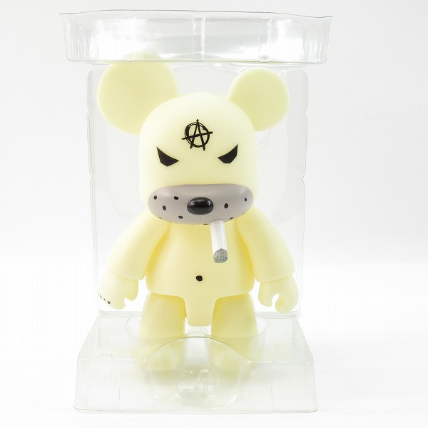 実際に弊社で買取させて頂いたToy2R KOZIK Qee Anarqeeシリーズ SMORKIN Bear 蓄光 フィギュアの画像 1枚目