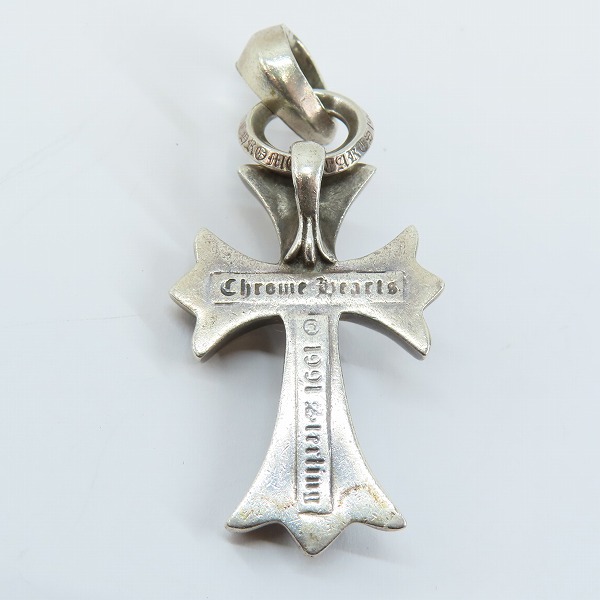 実際に弊社で買取させて頂いたCHROME HEARTS/クロムハーツ CH CRS SML W/BALE スモールCHクロス ペンダントw/プレーンベイルの画像 2枚目