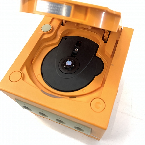 実際に弊社で買取させて頂いた任天堂/Nintendo/ニンテンドー ゲームキューブ/GC 本体 コントローラー2個/ゲームボーイプレーヤー付き【簡易動作確認済】の画像 2枚目